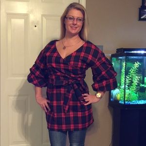 Plaid puffy sleeve blouse with belt